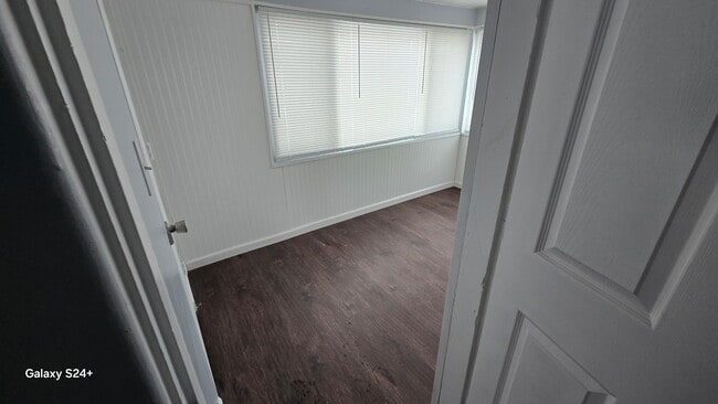 Building Photo - 2209 Central Ave