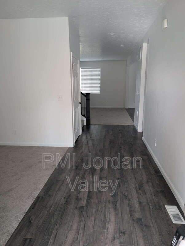 Foto del edificio - 2123 Wallflower Dr