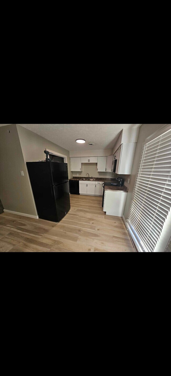 Building Photo - 4539 Valley View Dr