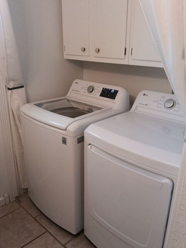 Building Photo - 3 Bedroom, 1.5 Bathroom Home! Schedule a Showing!