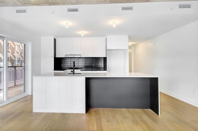 Photo du bâtiment - 4240 Rue Augustin Frigon
