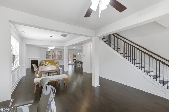 Building Photo - 1415 Dahlia Dr