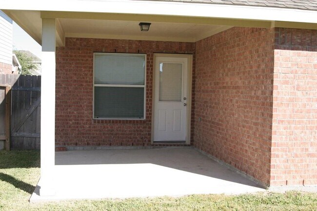 Foto del edificio - 5118 Birch Manor Ln