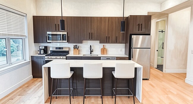 Kitchen - 325 Union Blvd