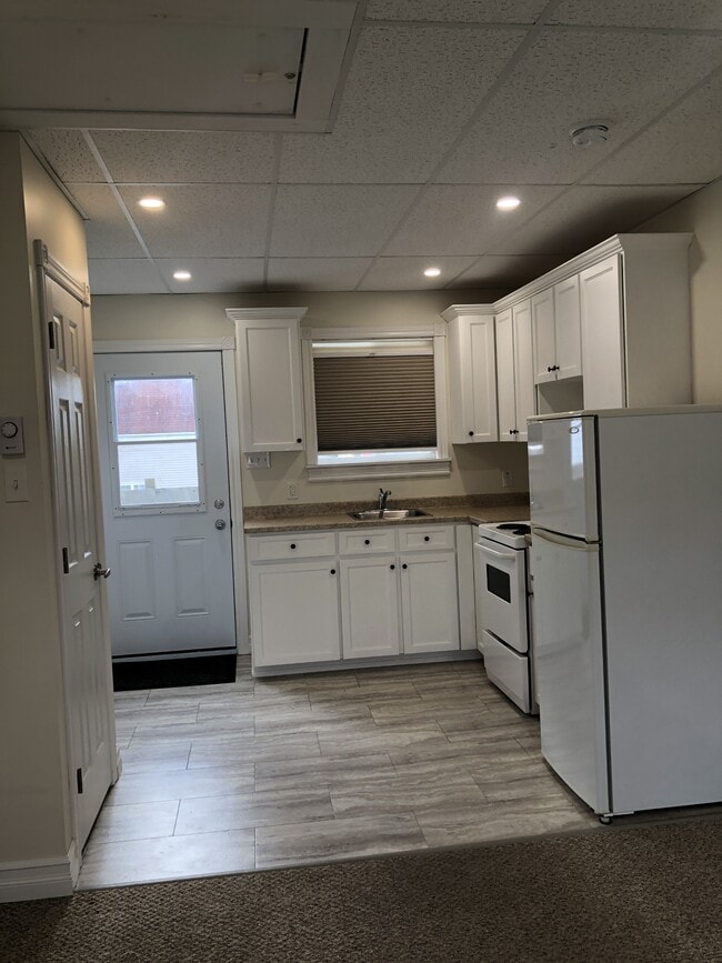 Building Photo - 510 Main St