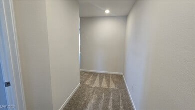 Building Photo - 988 Gearus Pl
