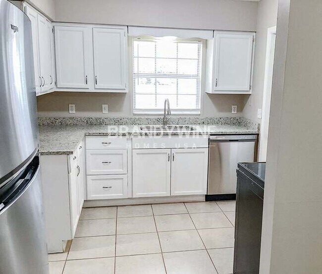 Building Photo - 1024 Hallwood Loop