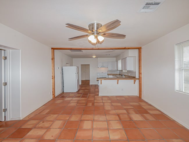 Building Photo - 33 E 400 S