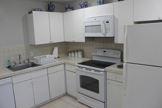 Building Photo - 13115 Belhaven Ct