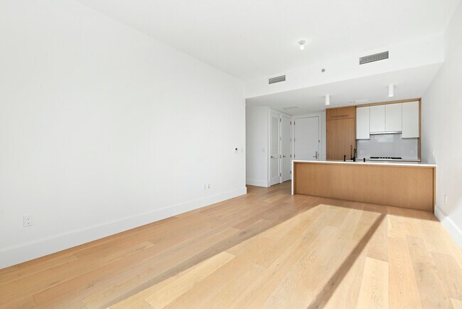Foto del edificio - PRIVATE TERRACE & PARKING SPOT