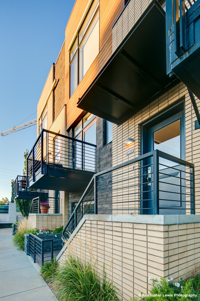 Building Photo - 1400 Little Raven St