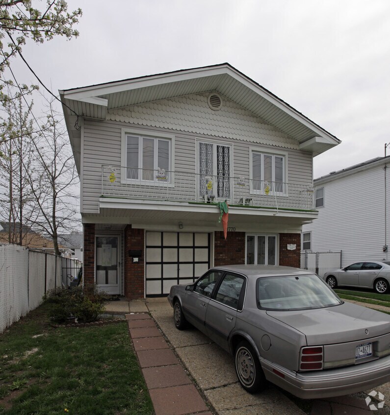 Building Photo - 3770 Hylan Blvd