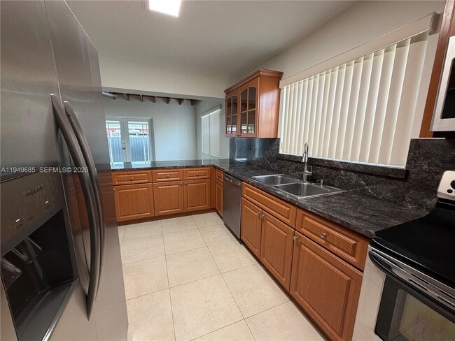 Foto del edificio - 425 E 17th St