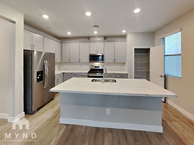 Foto del edificio - 486 Fairview Hills St