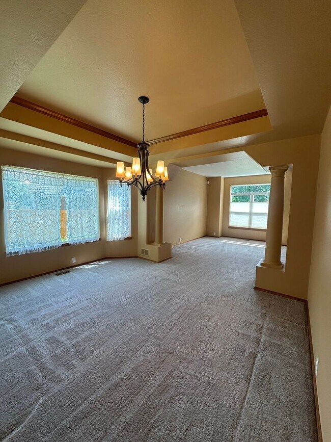 Foto del edificio - 7640 Lonergan Ct
