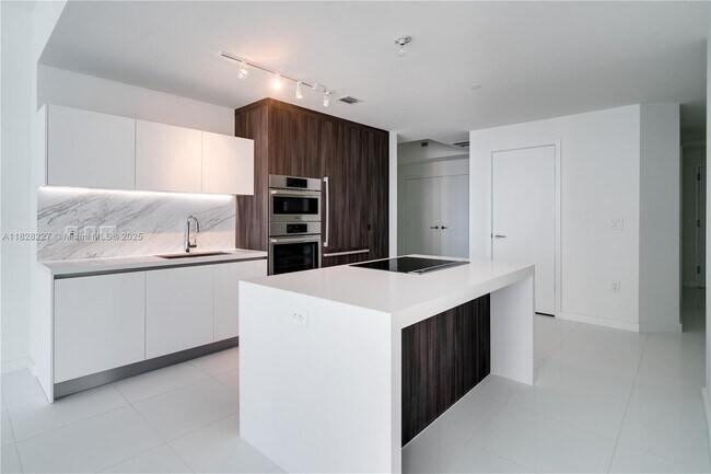 Foto del edificio - 851 NE 1st Ave