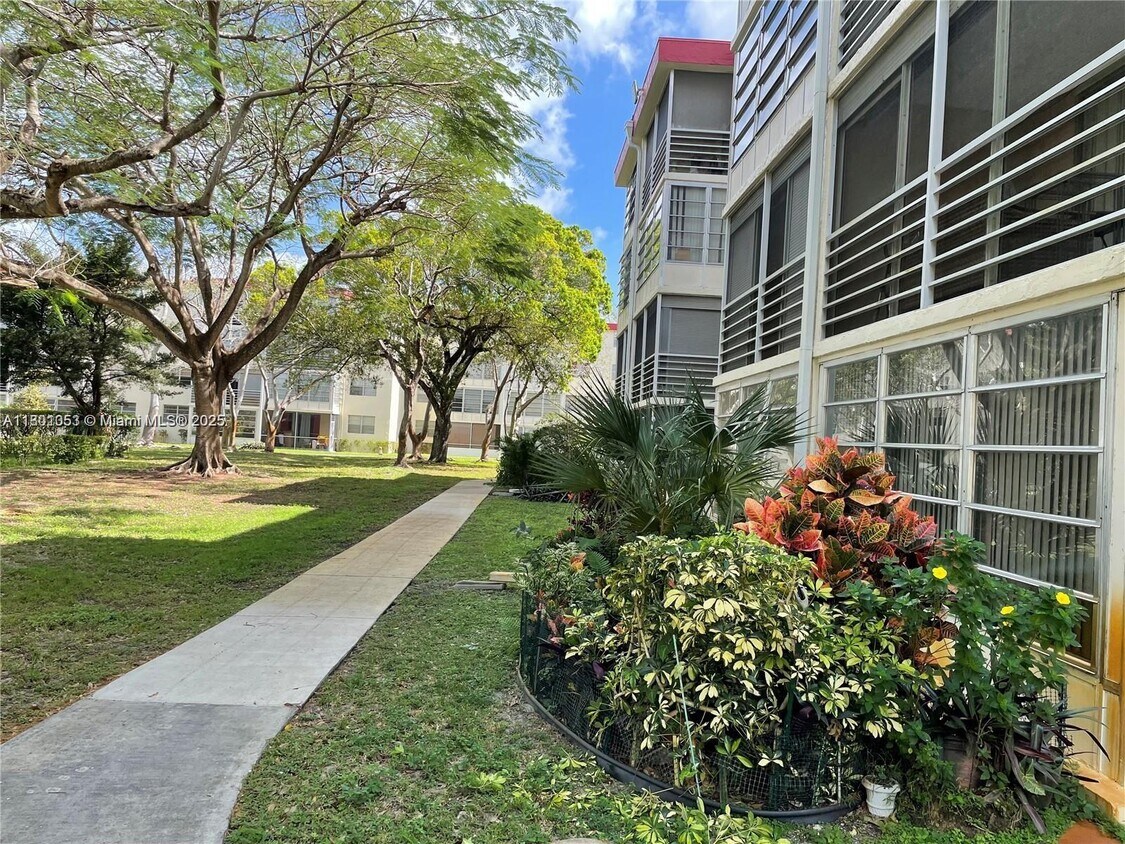 Primary Photo - 3099 NW 48th Ave