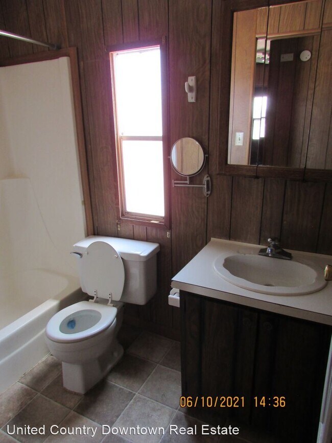 Building Photo - 2 br, 1 bath House - 2208 Lily Dr NW