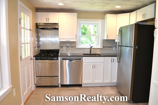 Building Photo - 84 Ryan Ave