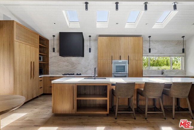 Building Photo - 9258 Swallow Dr