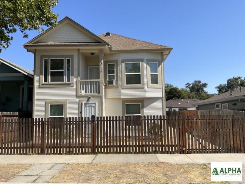 Primary Photo - Nice clean house