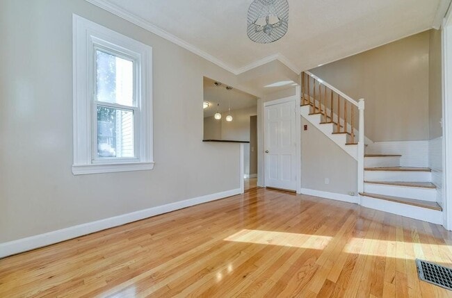 Building Photo - 7 Wenlock Rd