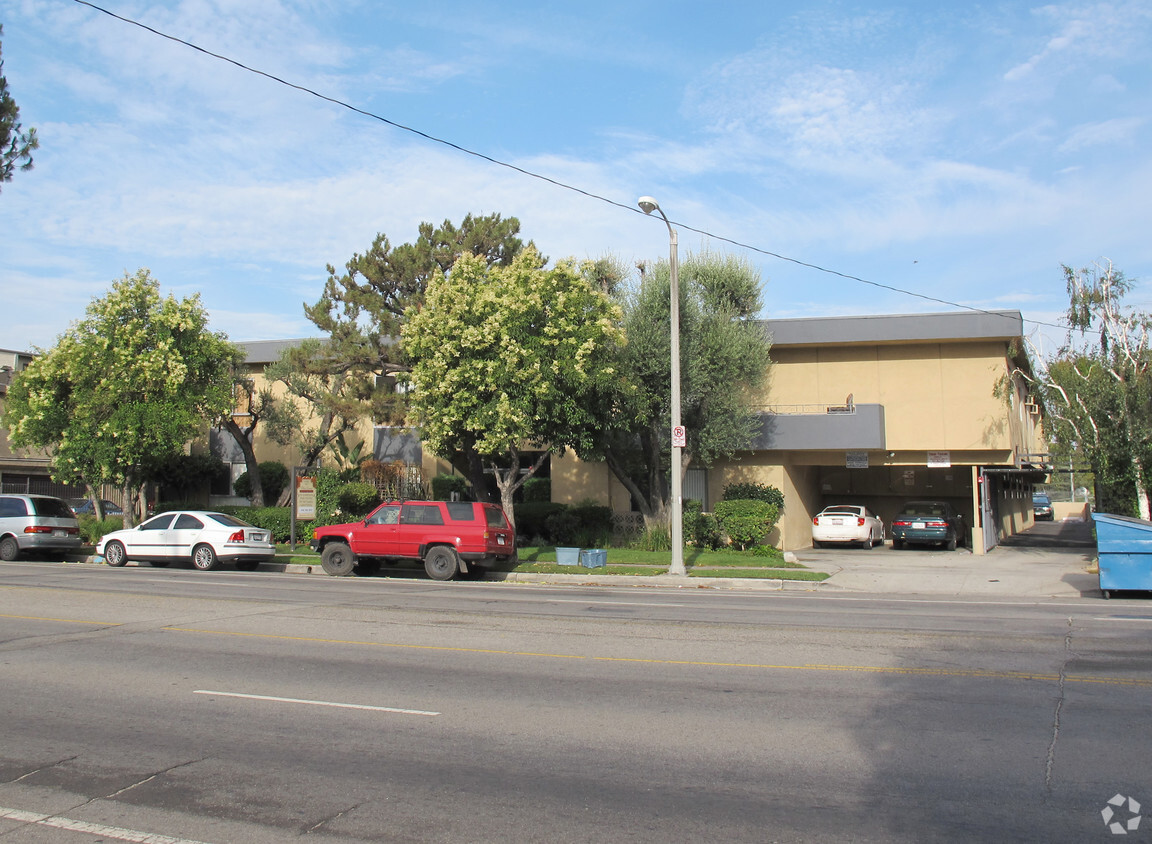 Building Photo - 7725 Laurel Canyon Blvd