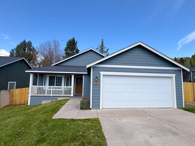 Building Photo - Three Bedroom, Two Bath House in Southview