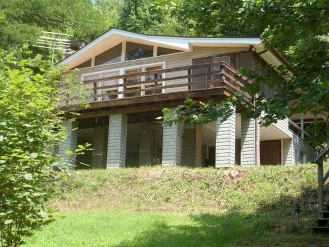 Foto del edificio - 1349 Firefly Rd