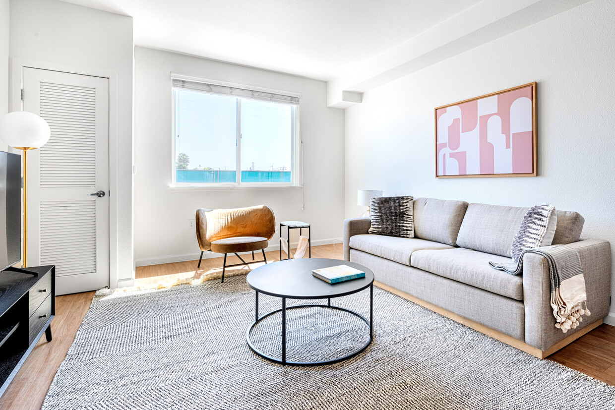 Foto principal - Linq Apartments, 1700 Newbury Park Dr