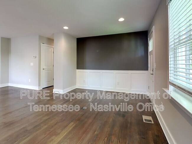 Building Photo - 2325 Riverside Dr