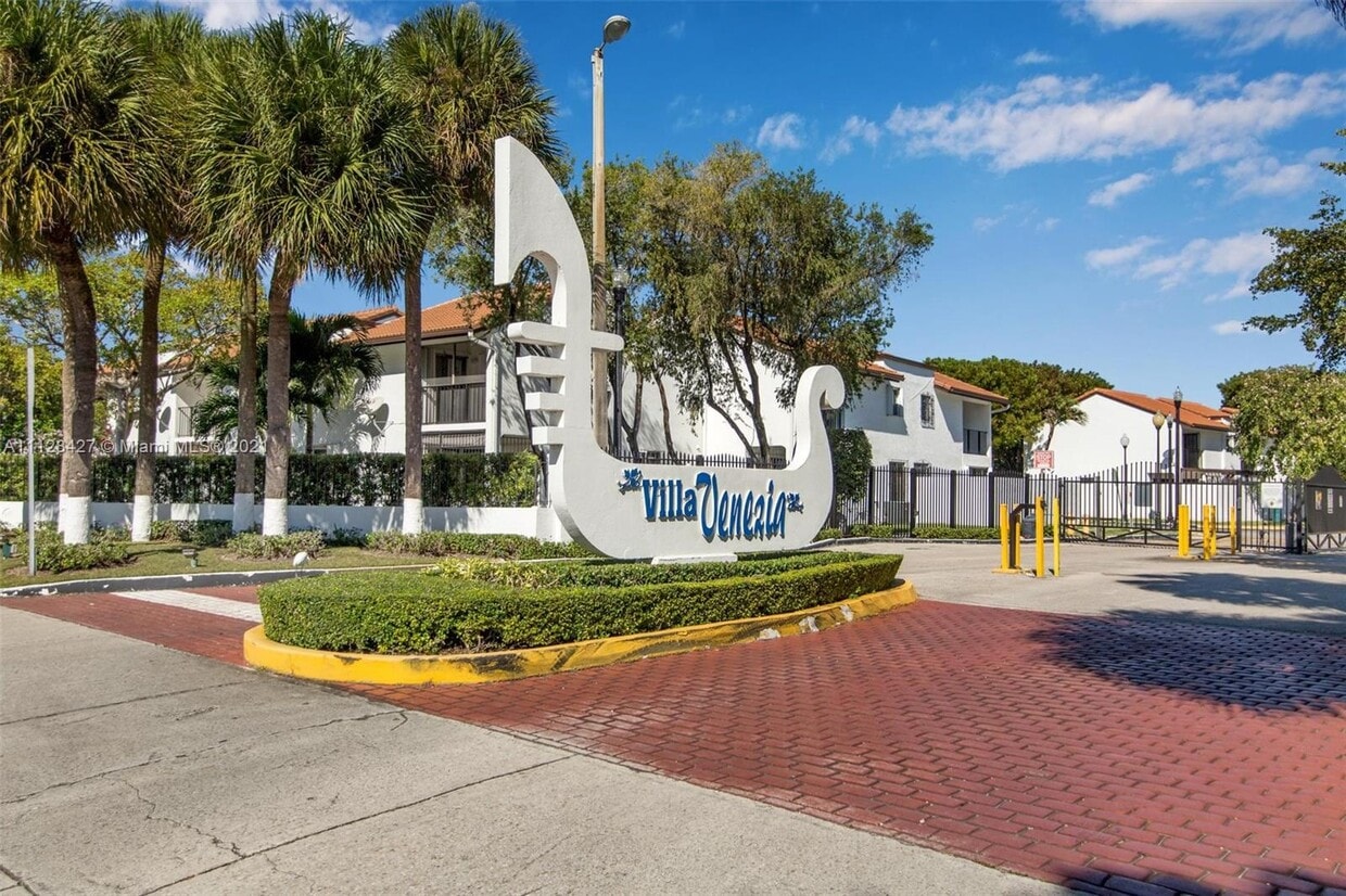 Primary Photo - 1271 SW 124th Ct