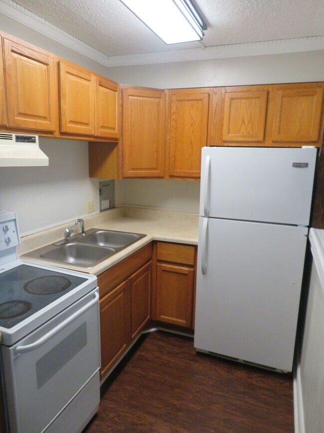 Building Photo - Fantastic deal on 1Bed/1Ba at Evian Towers!