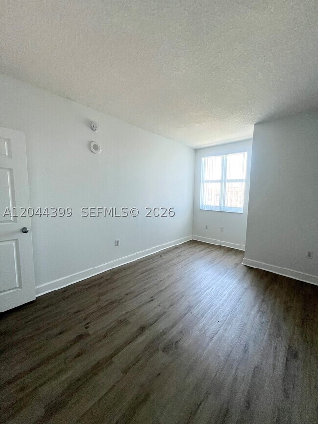 Building Photo - 50 Menores Ave