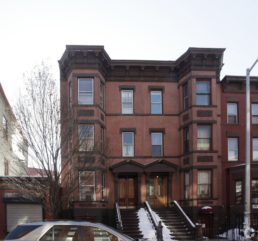 Building Photo - 160 Noble St