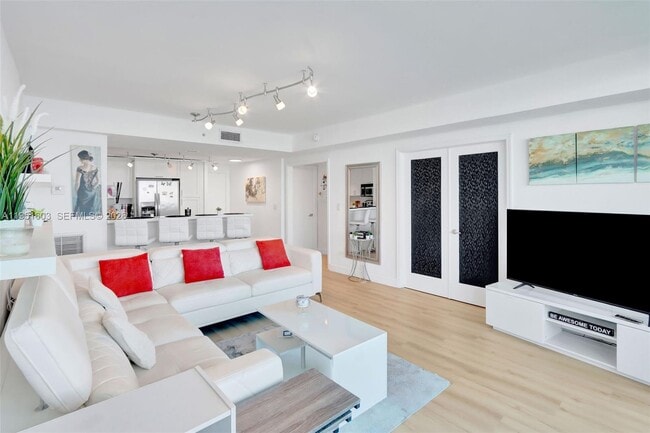 Building Photo - 7501 E Treasure Dr