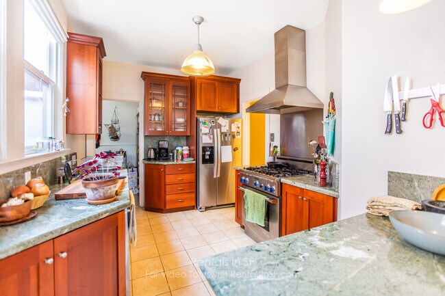 Foto del edificio - 691 8th Ave