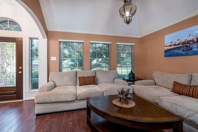 Foto del edificio - 15851 Jamie Lee Dr