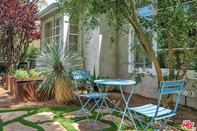 Foto del edificio - 7844 Stewart Ave