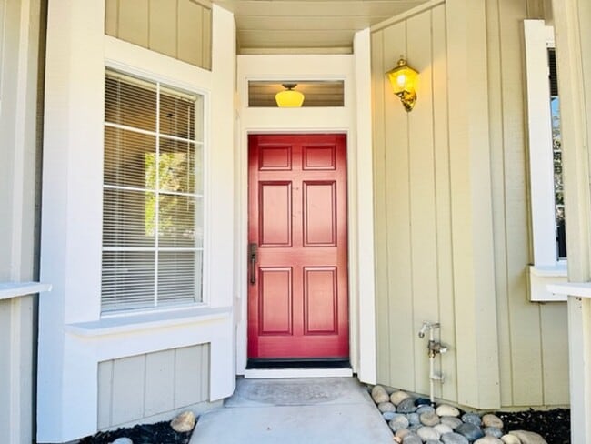 Building Photo - Charming 3BD/2BA Corner Unit Condo at Danville Oaks