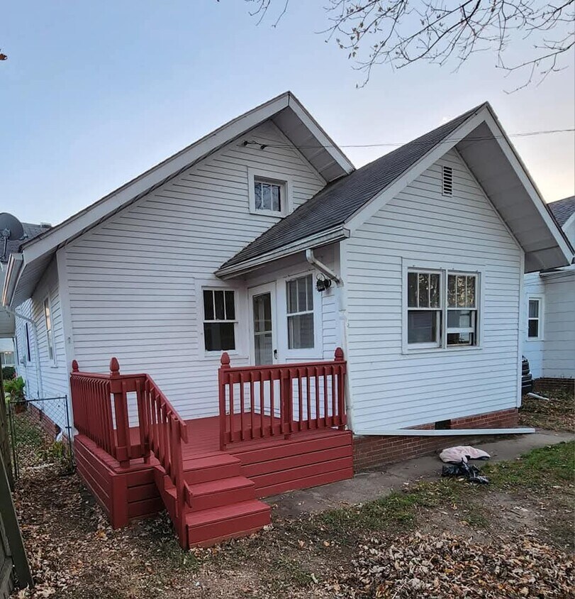 Primary Photo - 1834 Brussels St