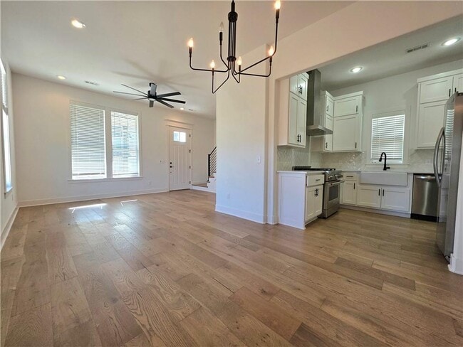 Building Photo - 5390 Crescent St