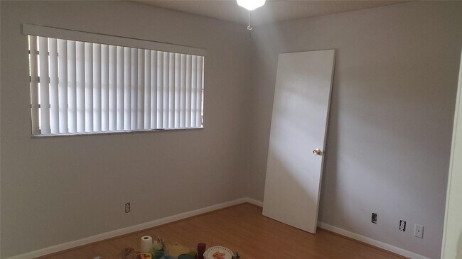 Building Photo - 4491 Crystal Lake Dr