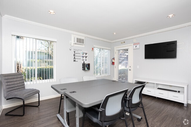 Business Center - Colony Frontera Apartments