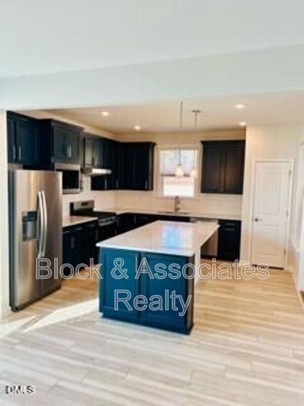Building Photo - 8208 White Star Dr