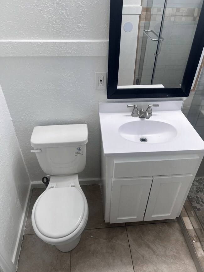 Foto del edificio - 967 N White Ave