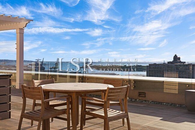 Building Photo - 75 Clinton St