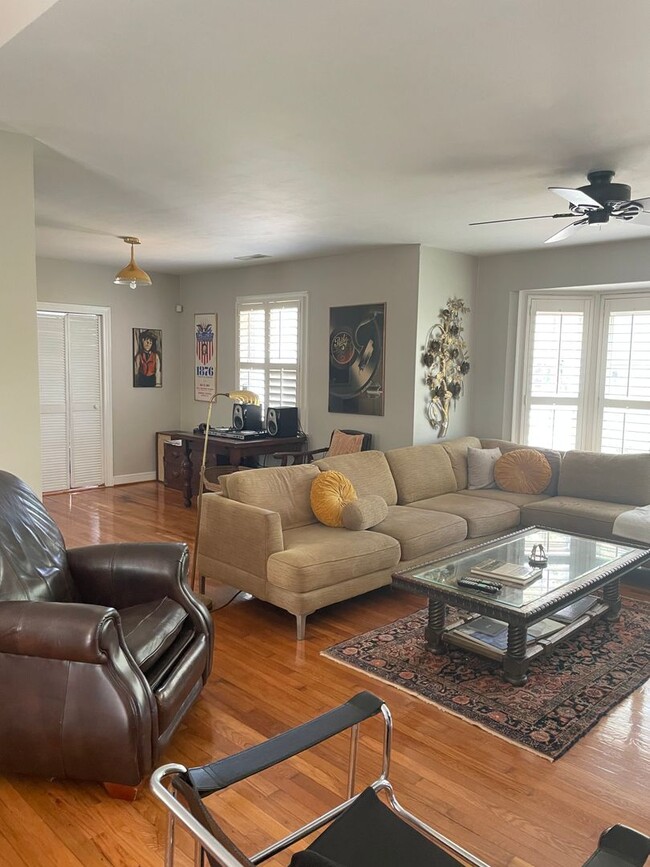 Foto del edificio - Subletting One Bedroom in Charleston!