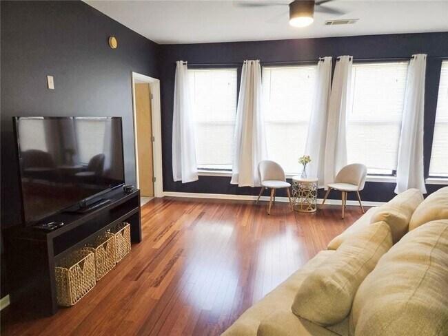 Foto del edificio - 898 Oak St SW