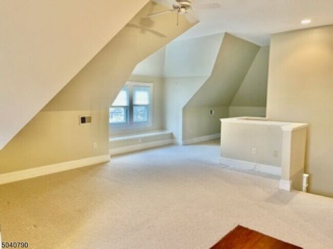 Building Photo - 566 Westfield Ave